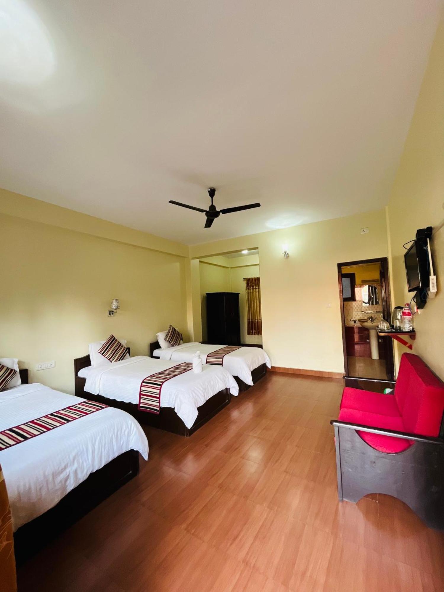 Butterfly Lodge Покхара Экстерьер фото